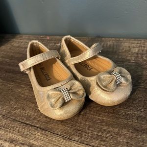 Toddler girls gold dress shoes